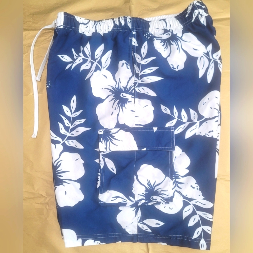 NWOT RS SURF Men's Blue And White Florals Swim Trunks